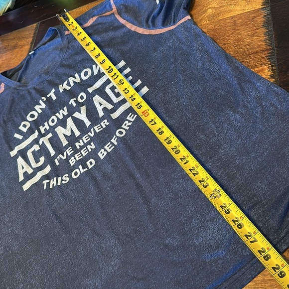 T shirt with aging slogan. Size XL. - Picture 4 of 5